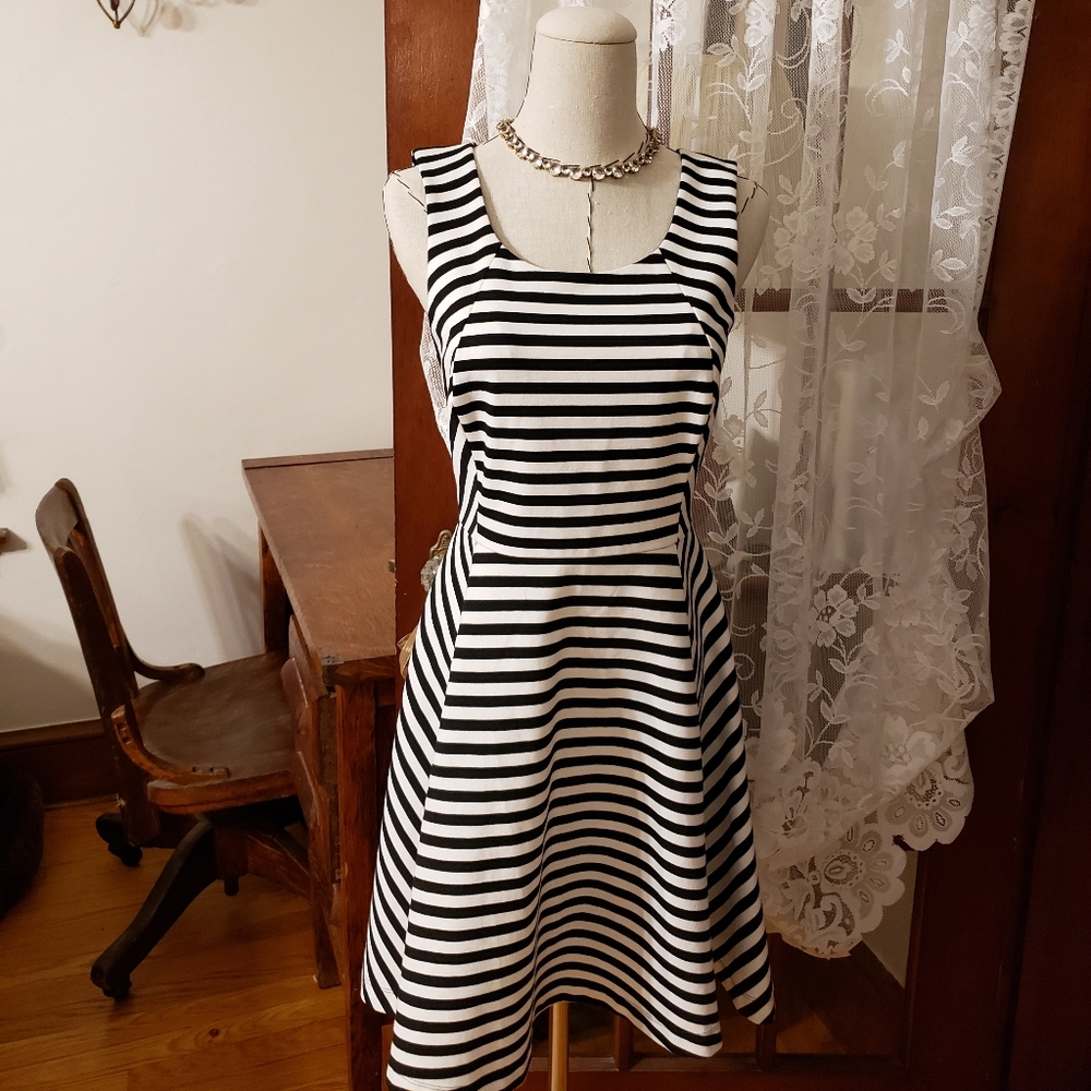 EXPRESS BLACK & WHITE STRIPE DRESS